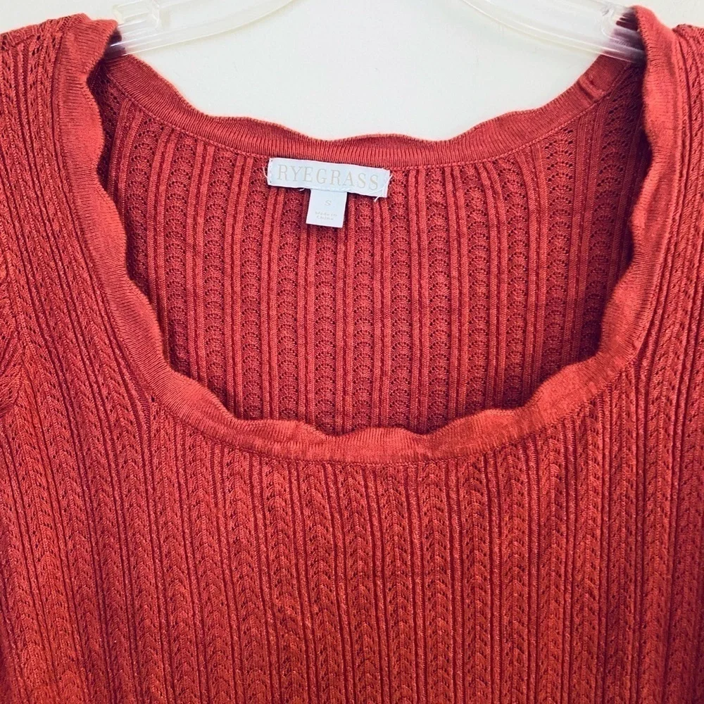 Ryegrass Lightweight Scoop Neck Sweater Featuring Scalloped Hems Size Small - Picture 4 of 7